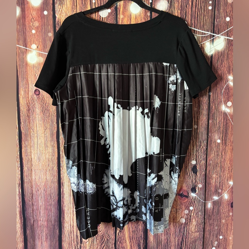 Gabby Isabella Black and Gray V-Neck Top